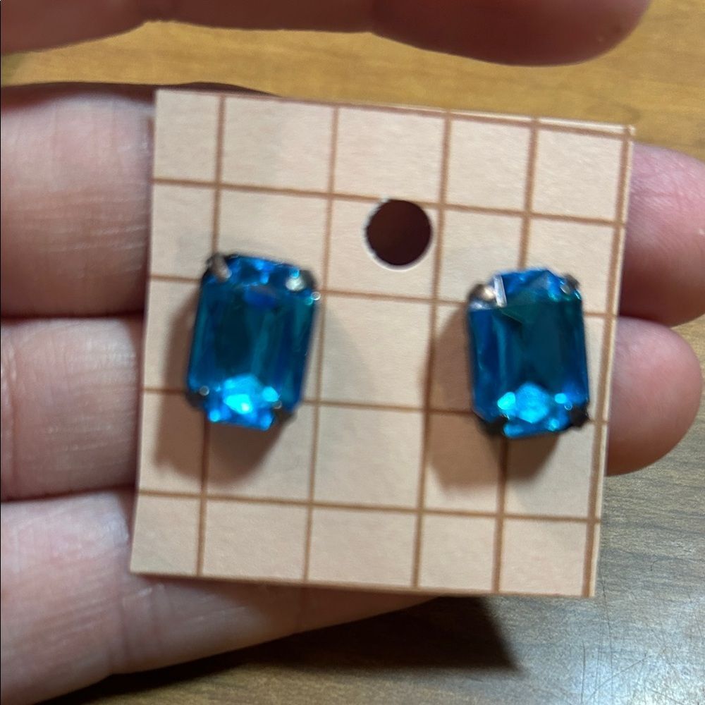 Elegant Blue Stud Earrings - Picture 2 of 3
